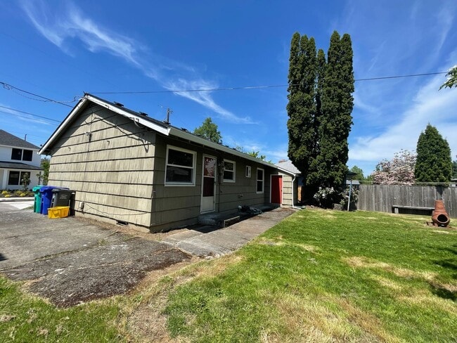 Building Photo - Lovely Arbor Lodge 3-Bedroom Home with Spa...