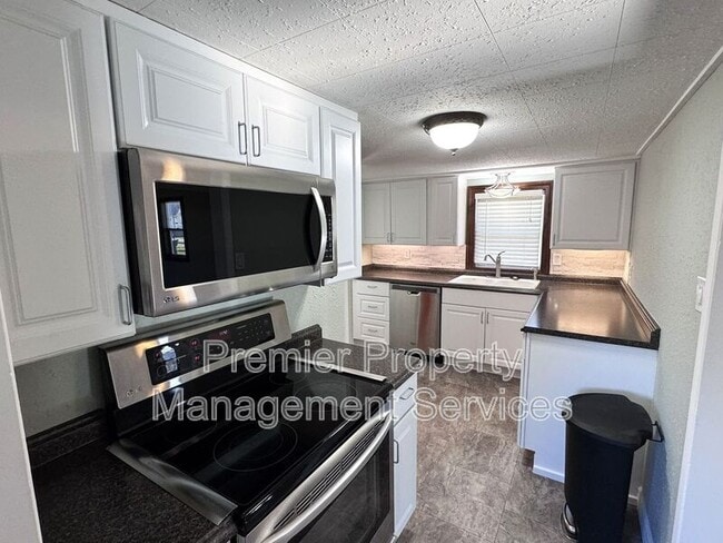 Building Photo - 427 Miles Ave