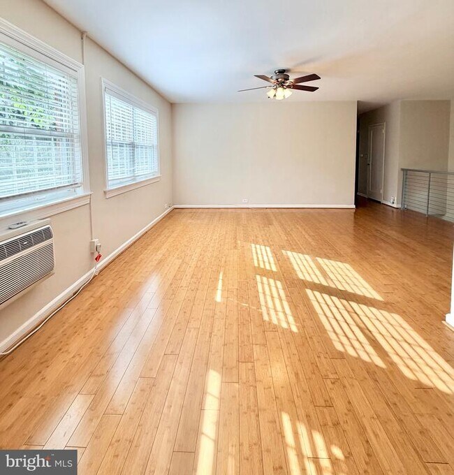 Building Photo - 3359 Martha Custis Dr