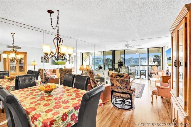 Building Photo - 6114 Coral Lake Dr