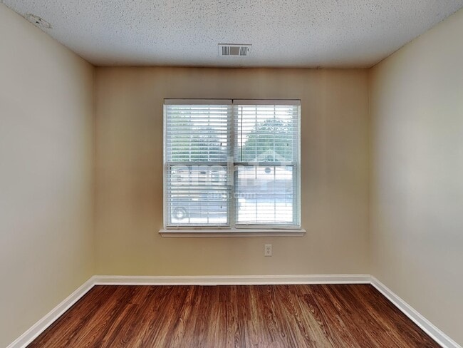 Building Photo - 2901 Horseshoe Bend Rd SW