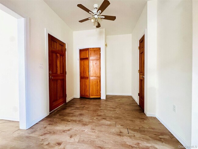 Building Photo - 279 Schaefer St