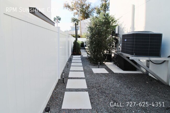 Building Photo - 2504 N Highland Ave
