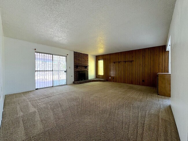 Building Photo - Northeast El Paso 3 Bed 2 Bath in Apollo Heights Neighborhood!