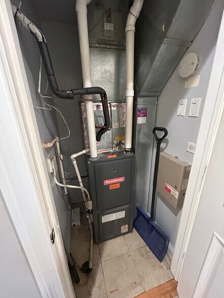 Building Photo - 1140 E Marquette Rd