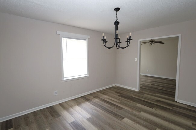 Building Photo - 111 Fairway Dr