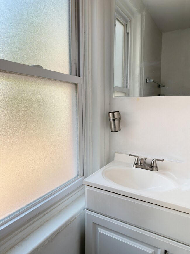 Building Photo - 1232 N Hancock St