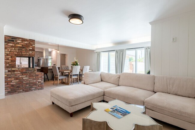 Building Photo - Relaxing 4BR Family Home Near Attractions ...