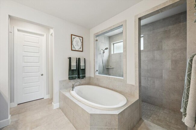 Building Photo - 9823 Magnolia Ests Ln