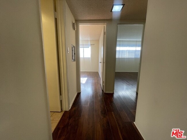 Building Photo - 5330 Zelzah Ave