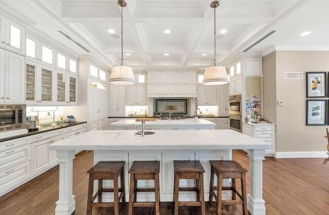 Building Photo - 6248 E Montecito Ave