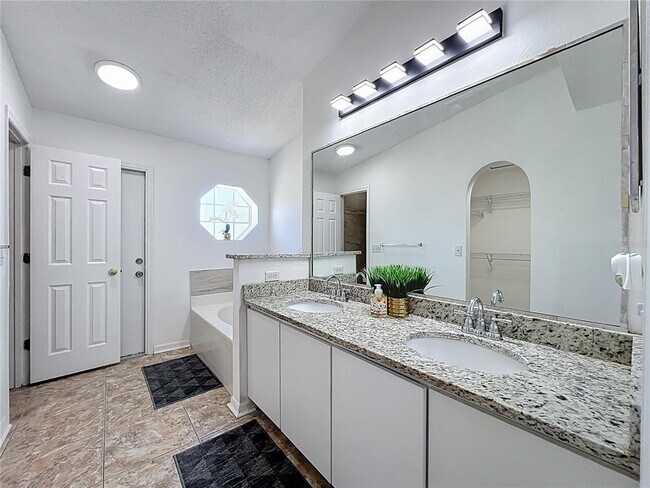 Building Photo - 3155 Atwater Dr