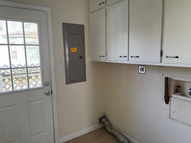 Building Photo - 3 Bedroom/1 Bath home for Rent