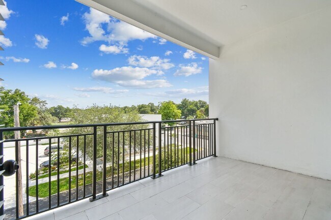 Building Photo - Luxurious 3 Bedroom Condo with Spacious Layout and Prime Location in Tampa, FL!