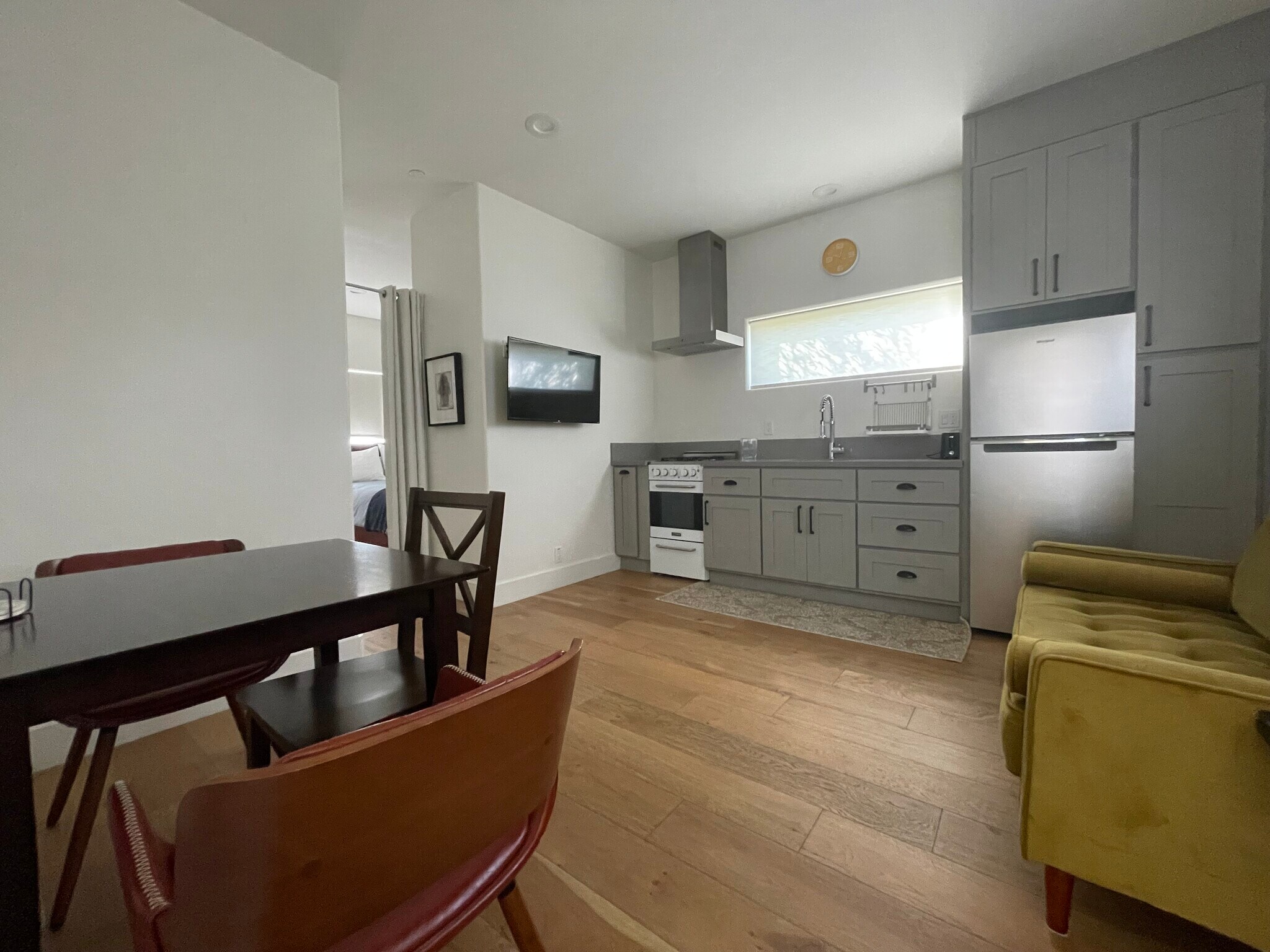 kitchen/ Dining area - 648 E Fairview Blvd