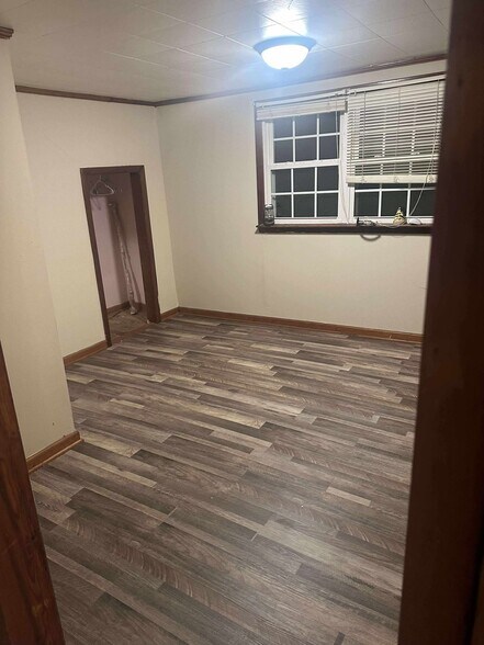 Building Photo - 2327 Sulphur Hollow Rd