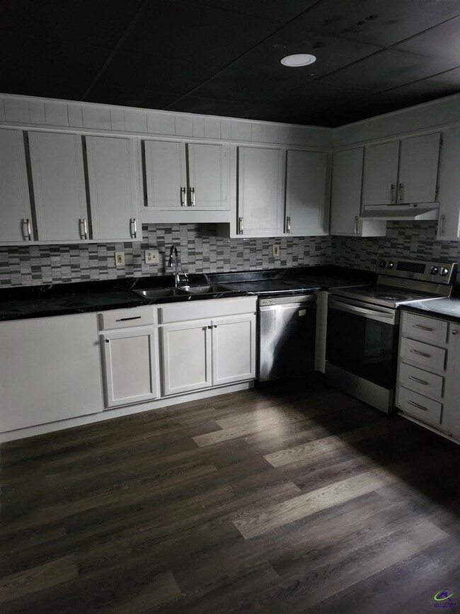 Building Photo - 300 Carolina B11 Ave