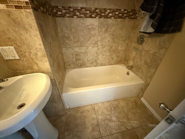 Building Photo - 5430 Mary Lane Dr