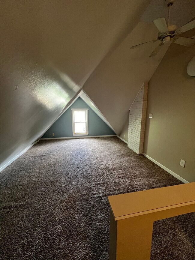 Attic/3rd Bedroom - 461 E Beck St