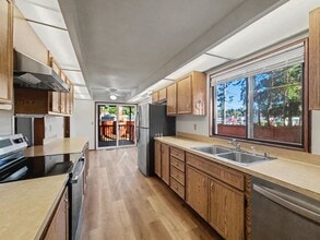 Building Photo - AVAILABLE NOW! Charming Kirkland Residence with Wood-Burning Fireplaces and Balcony