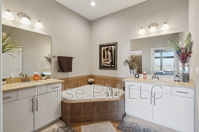 Building Photo - 1226 Grays Peak