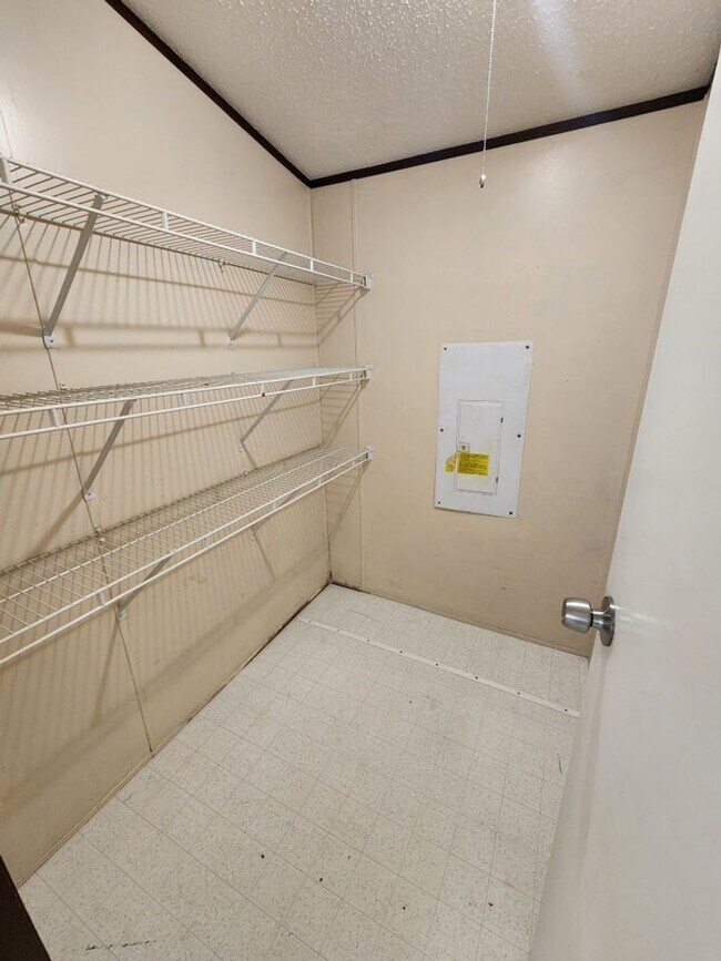 Building Photo - 15 Wilma Ln