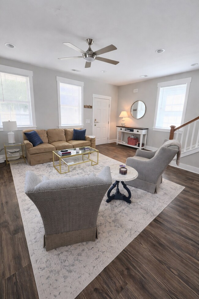 Building Photo - 22M