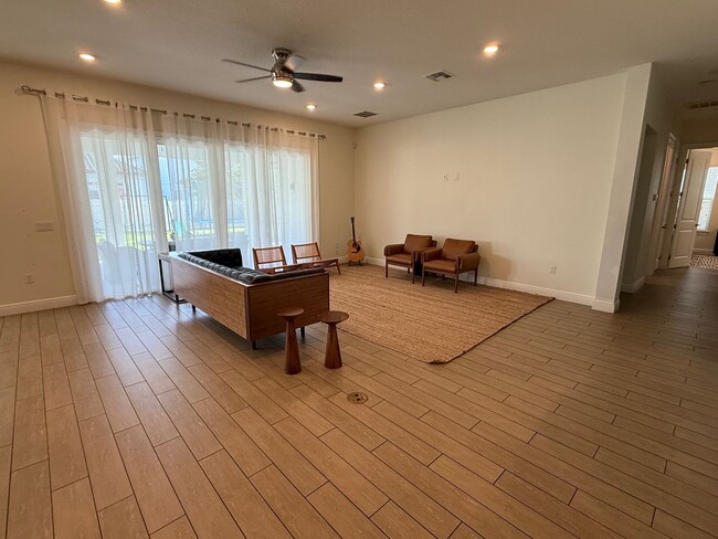 Building Photo - 7 bedroom/6 bath Dr. Phillips Home