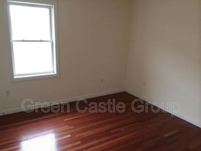 Building Photo - 355 Pearl St