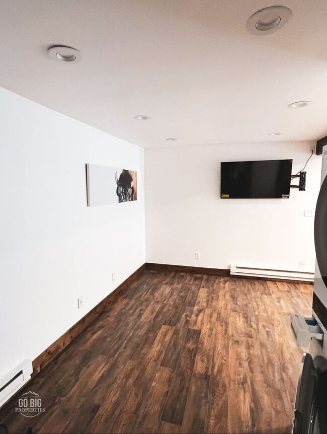 Building Photo - Recently Renovated Hill Condo - SIX MONTH ...
