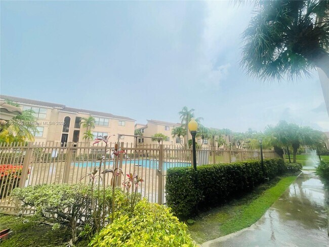 Building Photo - 2736 S University Dr