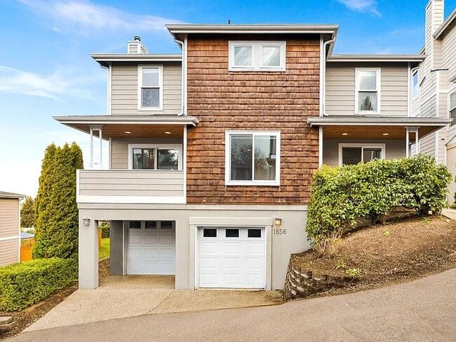 Building Photo - Spacious 3-Story Home with 2 Car Garage and Large Deck!