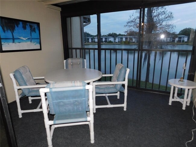 Building Photo - 272 Woodlake Wynde