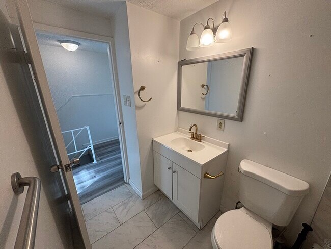 Building Photo - 4 bedroom townhouse Dundalk