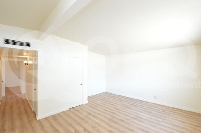 Building Photo - 6753 E Nelson Dr