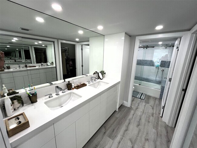 Building Photo - 3500 Galt Ocean Dr