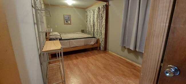 Building Photo - Cozy Red Cabin in Boise County - 30 Minute...