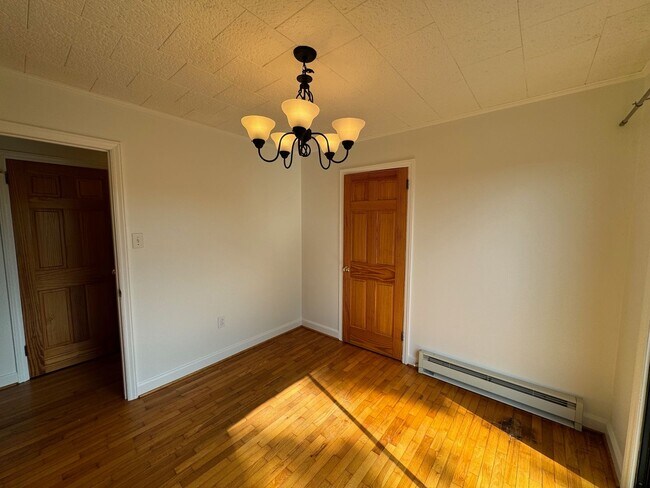 Building Photo - West AVL  - Mountain Views, Garden Space, Beautiful Yard!