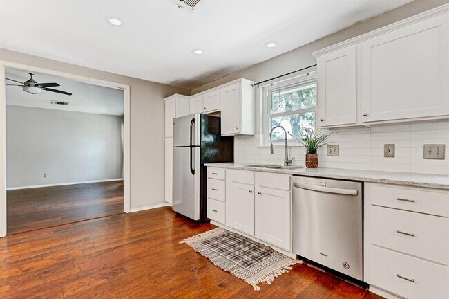 Building Photo - 7402 Bucknell Dr