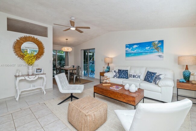 Building Photo - 133 E Silver Palm Ave