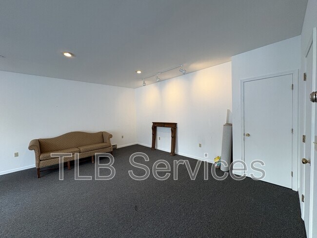 Building Photo - 15927 PA-407