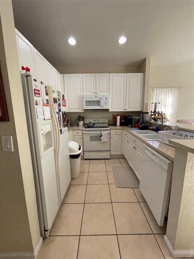 Building Photo - 932 NW 126th Terrace