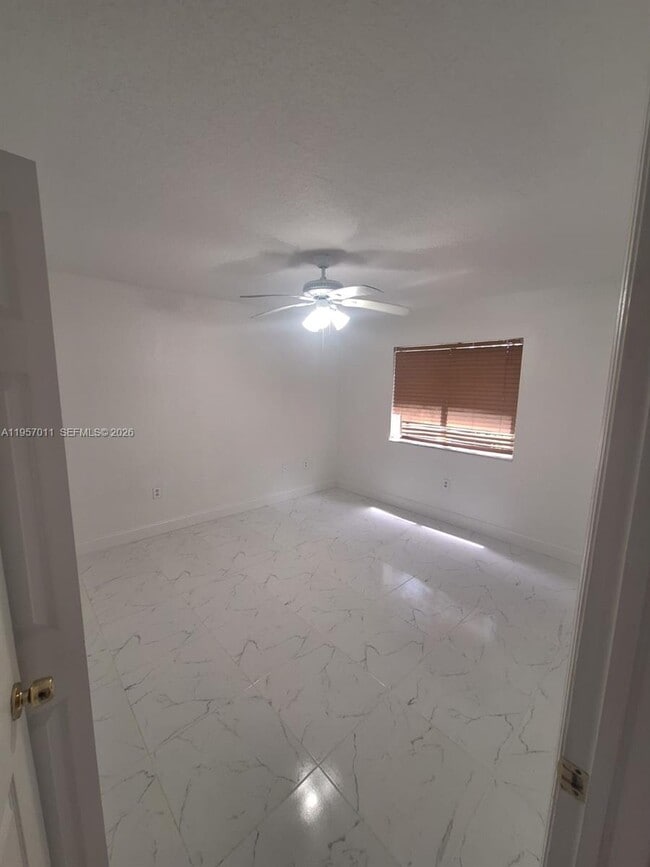 Building Photo - 2931 SE 13th Rd