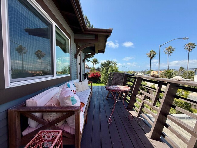 Building Photo - Gorgeous Fully Furnished Ocean Beach Retreat + FLEXIBLE STAY
