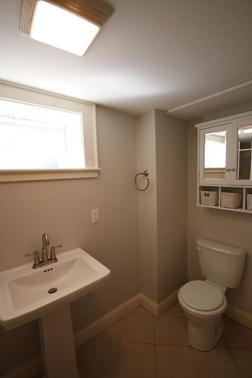 Building Photo - 30 Farmcrest Ave