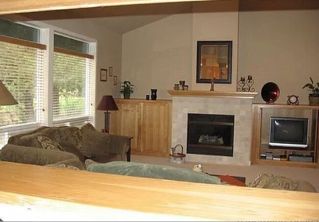 Building Photo - Single Level Home Near Rivers Edge Golf Course!