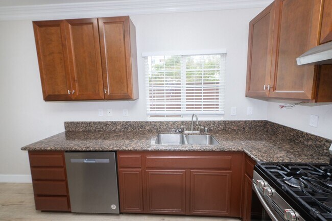 Building Photo - 511 Stork St