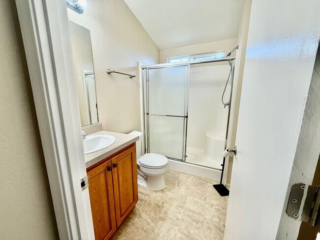 Building Photo - 600-606 Dolan Rd