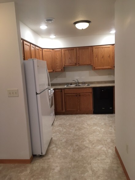 Primary Photo - 1209 Balsam Ave