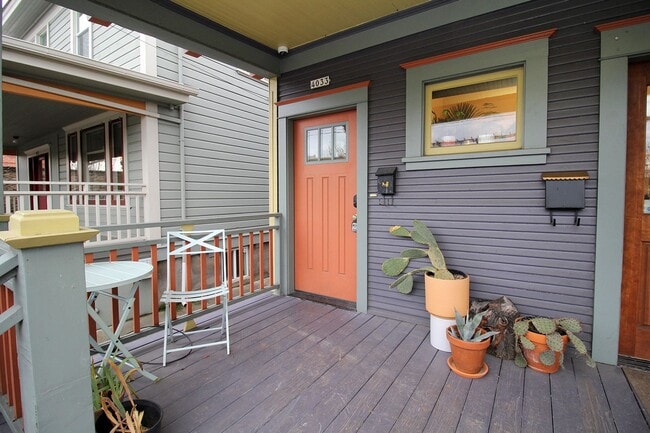 Building Photo - 4033 SE Hawthorne Blvd